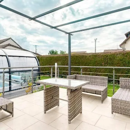 Maison Avec Piscine Chaufee Couverte D'avril A Fin Octobre