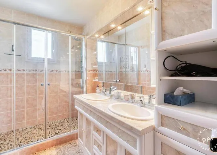 Dom wakacyjny Maison Avec Piscine Chaufee Couverte D'avril A Fin Octobre *