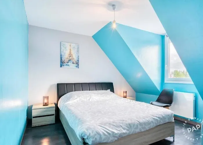 Dom wakacyjny Maison Avec Piscine Chaufee Couverte D'avril A Fin Octobre